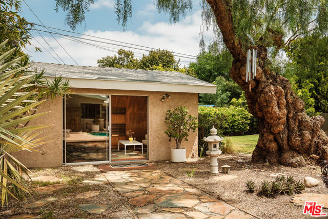 4110 Pine Avenue, Long Beach CA: https://media.crmls.org/mediaz/c20e3119-c403-4496-bbf5-3058b72c19d3.jpg