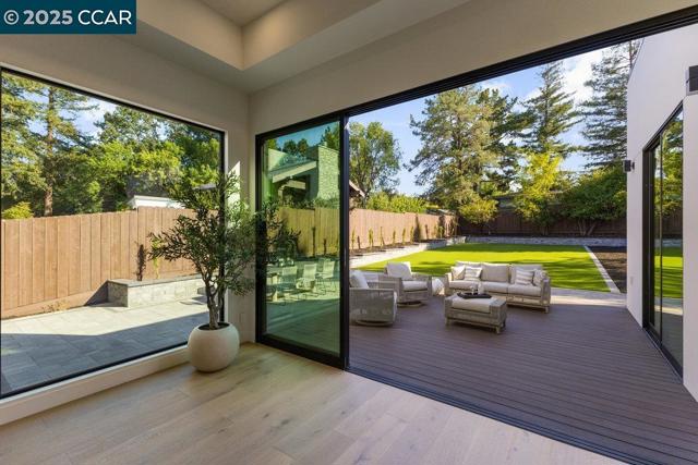720 Laurel Dr, Walnut Creek CA: https://media.crmls.org/mediaz/c20e9440-67e1-4a72-aa6d-bb3514424fb8.jpg