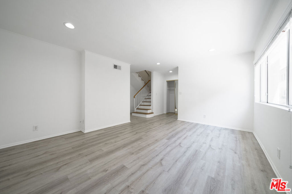 7631 Reseda Boulevard #79X