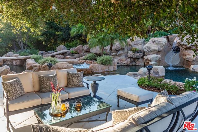 5076 Island Forest Place, Westlake Village CA: https://media.crmls.org/mediaz/c20faf03-2485-4f99-aecc-2759c68ad03b.jpg