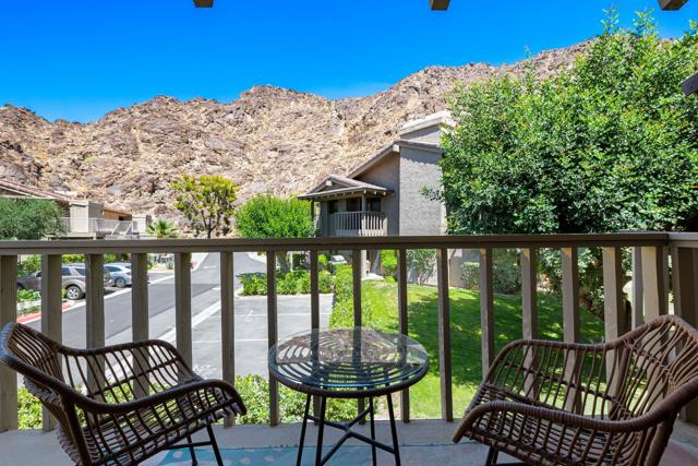 46638 Arapahoe Lane, Indian Wells CA: https://media.crmls.org/mediaz/c20fd35c-358d-4d05-82ce-3ea428ea18ce.jpg