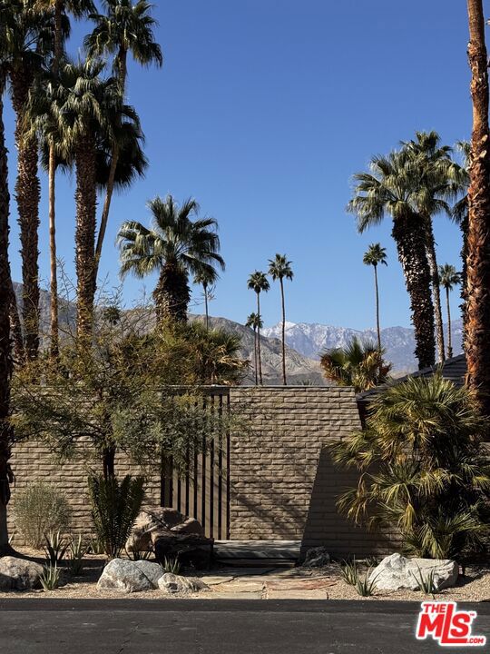 40281 Sand Dune Road, Rancho Mirage CA: https://media.crmls.org/mediaz/c20fdd08-981f-4ad0-b135-527bbafd0985.jpg