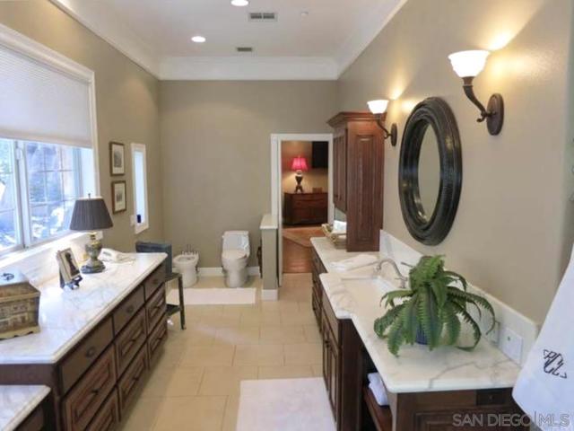 45455 Lorenz Ln, Temecula CA: https://media.crmls.org/mediaz/c210203d-3de4-4464-a36b-16bfd92af046.jpg