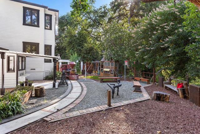 14275 Saratoga Avenue, Saratoga CA: https://media.crmls.org/mediaz/c210253b-9665-4a8b-855d-c3bb3e455d8f.jpg