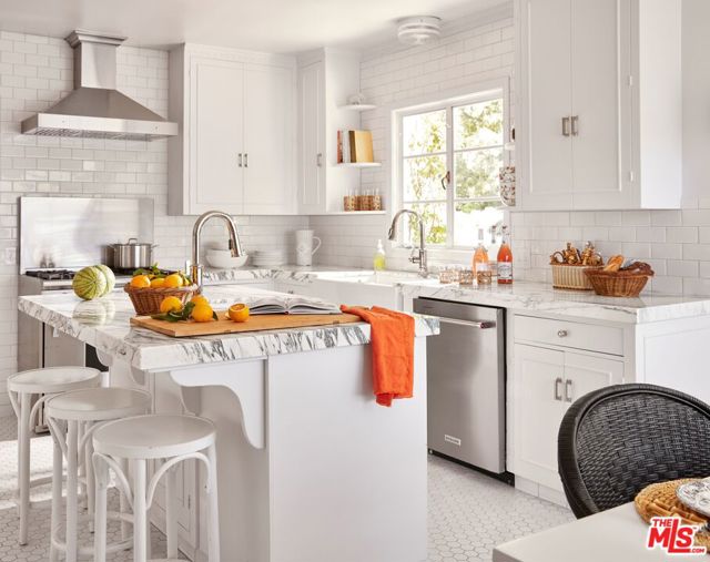 10999 Ojai Santa Paula Road, Ojai CA: https://media.crmls.org/mediaz/c2103084-9096-42da-b768-8c3eeed79e9e.jpg