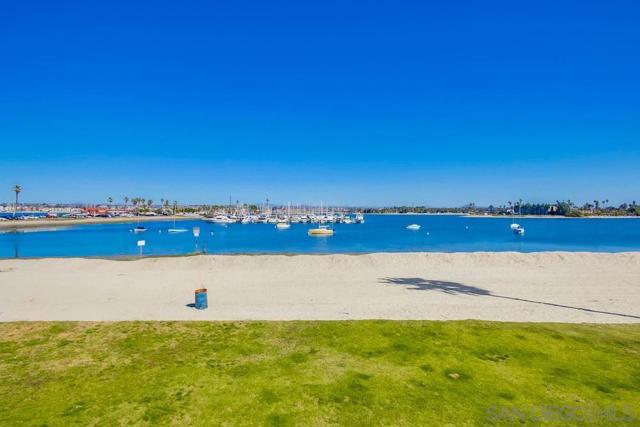 3286 88 Bayside Walk, San Diego CA: https://media.crmls.org/mediaz/c2106cee-7961-4ac1-acdd-2176fe2e9ea5.jpg