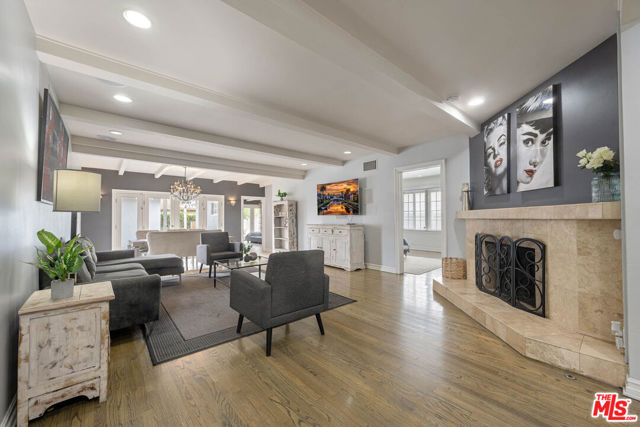 12423 Martha Street, Valley Village CA: https://media.crmls.org/mediaz/c2116919-d672-464d-be83-0600e399f750.jpg
