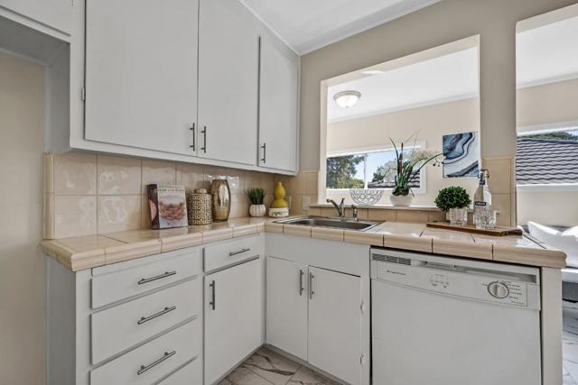 443 Lomita Avenue, Millbrae CA: https://media.crmls.org/mediaz/c2116eab-4359-45be-a815-3957c2adbb51.jpg