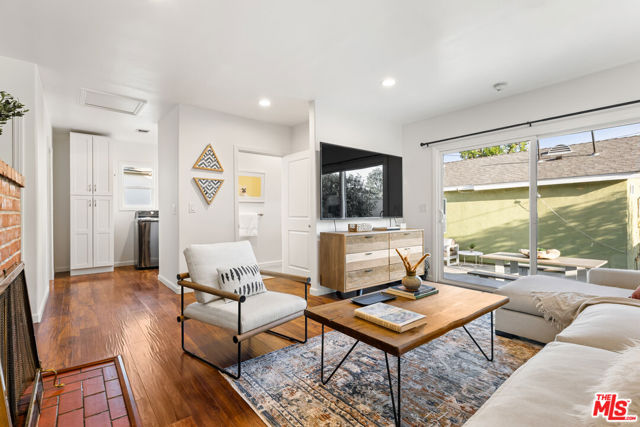 11536 Otsego Street, Valley Village CA: https://media.crmls.org/mediaz/c211b7f8-0505-4d4b-bb14-1671153ea092.jpg
