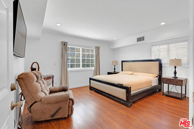 1131 S Swall Drive, Los Angeles CA: https://media.crmls.org/mediaz/c212e614-8b34-4f68-8414-01d5fba3fb8c.jpg