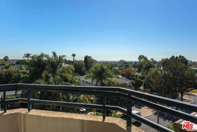 10307 Missouri Avenue, Los Angeles CA: https://media.crmls.org/mediaz/c213328c-9b84-41be-9c47-464145153afe.jpg