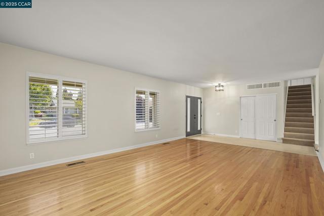 715 Graymont Circle, Concord CA: https://media.crmls.org/mediaz/c213794a-968d-4f98-8229-901b694aecd7.jpg