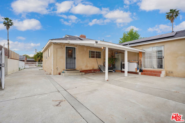 6230 Peach Avenue, Van Nuys CA: https://media.crmls.org/mediaz/c2138b88-0113-4976-a0cd-59347038138b.jpg