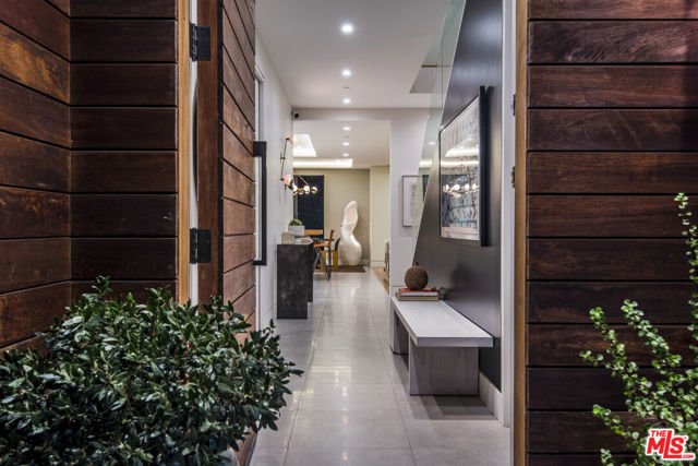 518 Huntley Drive, West Hollywood CA: https://media.crmls.org/mediaz/c2139586-bc2f-4482-b0dd-194fe09e0614.jpg