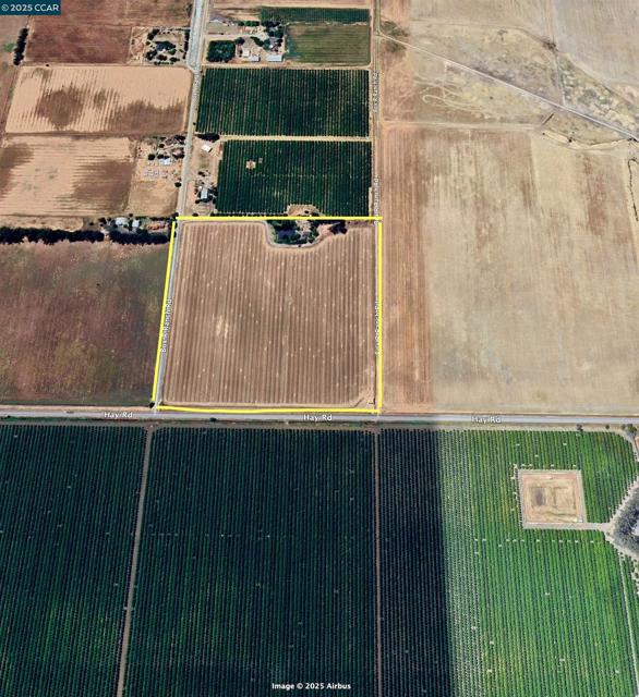 5435 Box R Ranch Rd, Vacaville CA: https://media.crmls.org/mediaz/c213cb5c-121f-4da7-883b-e564c45cc6ac.jpg