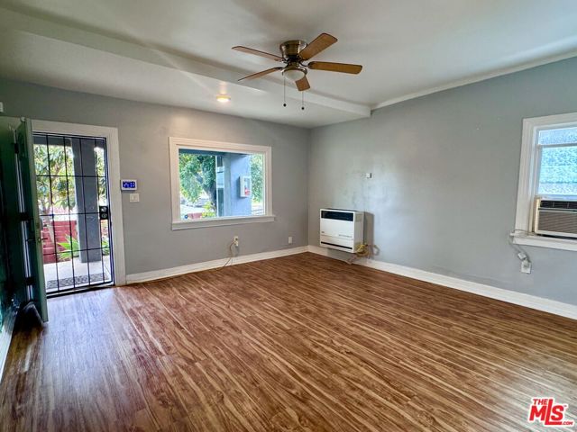 1151 E 15th Street, Long Beach CA: https://media.crmls.org/mediaz/c213ec7e-11ba-451d-bdeb-02a9445be152.jpg