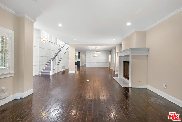 1147 Centinela Avenue, Santa Monica CA: https://media.crmls.org/mediaz/c2142d24-367b-4e68-a96f-74640f29edd1.jpg