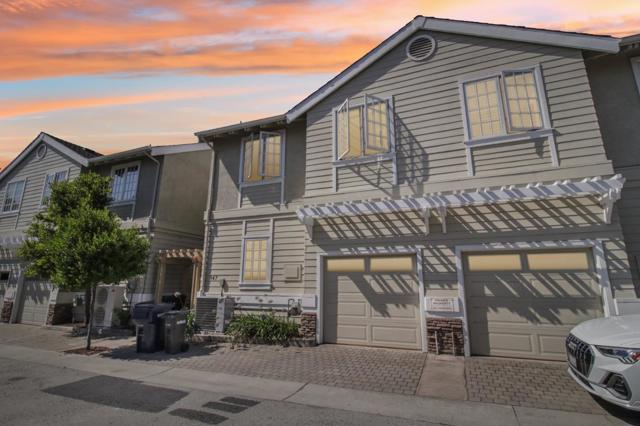147 Fremont Avenue, Los Altos CA: https://media.crmls.org/mediaz/c2145d7c-d9b6-4484-a1e8-4893a70f7a3e.jpg