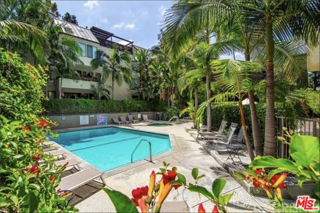 950 N Kings Road, West Hollywood CA: https://media.crmls.org/mediaz/c21483da-47bb-4d66-9d42-b95d49454740.jpg