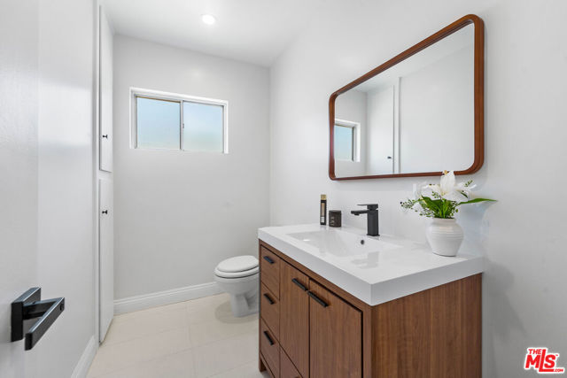 5229 Balboa Boulevard, Encino CA: https://media.crmls.org/mediaz/c215c57e-2b30-478b-a1b8-e76efec3a831.jpg