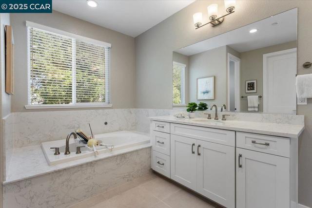 17691 Whisper Ln, Castro Valley CA: https://media.crmls.org/mediaz/c215ccea-c42f-4747-aa70-399ac45c2673.jpg