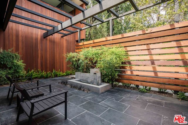 5228 Escalante Drive, La Canada Flintridge CA: https://media.crmls.org/mediaz/c215dca0-0781-4c09-a24a-3dc9a4ae0446.jpg