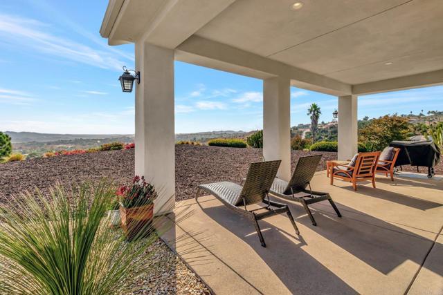 3026 Via Loma, Fallbrook CA: https://media.crmls.org/mediaz/c215e49a-36a4-4c09-8fc9-32403b403c18.jpg