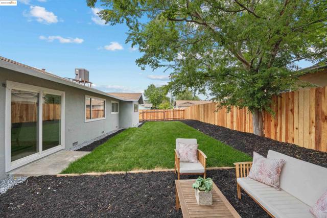 236 Larkspur, Fairfield CA: https://media.crmls.org/mediaz/c2163b79-ec86-412a-bc8b-d5aaca581bc9.jpg