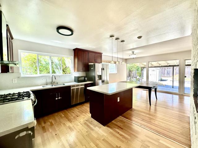 18480 Swarthmore Drive, Saratoga CA: https://media.crmls.org/mediaz/c2172608-5a11-4e99-a2cd-acee90634a3a.jpg
