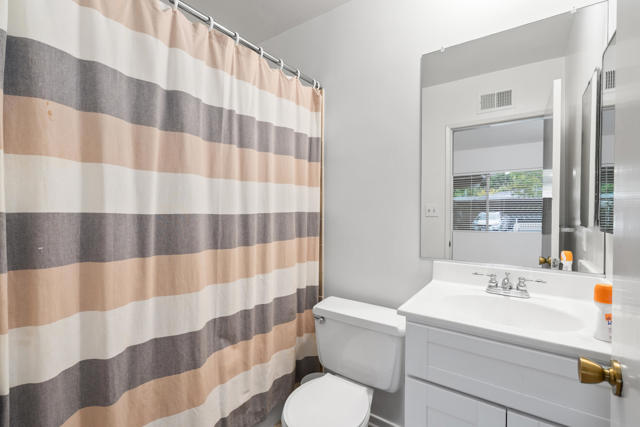 16445 Garvin Drive, Encino CA: https://media.crmls.org/mediaz/c21729e8-f651-4a3a-bdbc-132c783db4c2.jpg