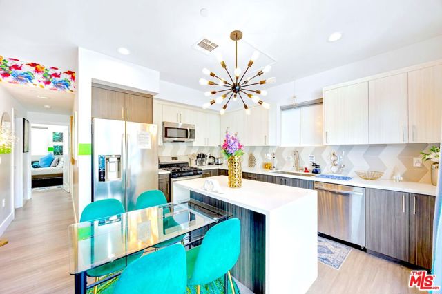5853 Vineland Avenue, North Hollywood CA: https://media.crmls.org/mediaz/c217be33-4ccf-44e9-a3d7-260222db92cc.jpg