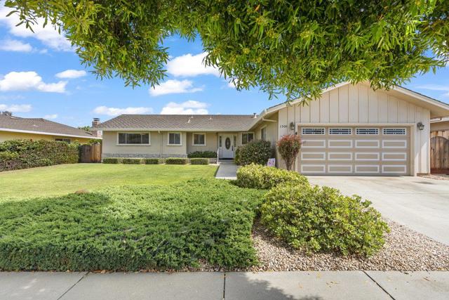 1500 Sunset Drive, Hollister CA: https://media.crmls.org/mediaz/c2189959-1dcb-4436-9643-da38bbbd022e.jpg