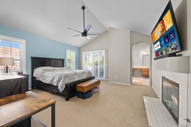 1572 Roma Dr, Vista CA: https://media.crmls.org/mediaz/c218bdbe-7166-4cfc-bb14-298d0b2e72ae.jpg