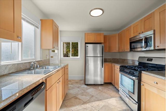 262 Hawthorne Avenue, Palo Alto CA: https://media.crmls.org/mediaz/c218fc39-b43f-409b-84fe-4f21f4637fd4.jpg