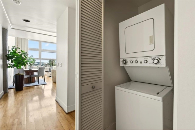 311 Oak St, Oakland CA: https://media.crmls.org/mediaz/c219051d-ea69-4cf6-911f-009fd6803523.jpg