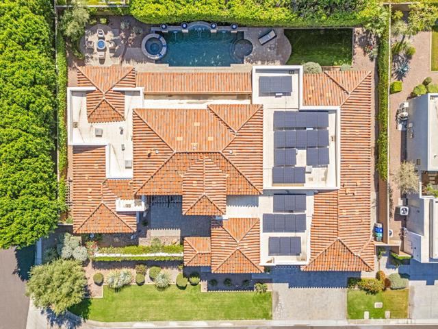 17 Emerald Court, Rancho Mirage CA: https://media.crmls.org/mediaz/c21943dd-f46c-4ad7-97b2-8a6c0a9788d3.jpg