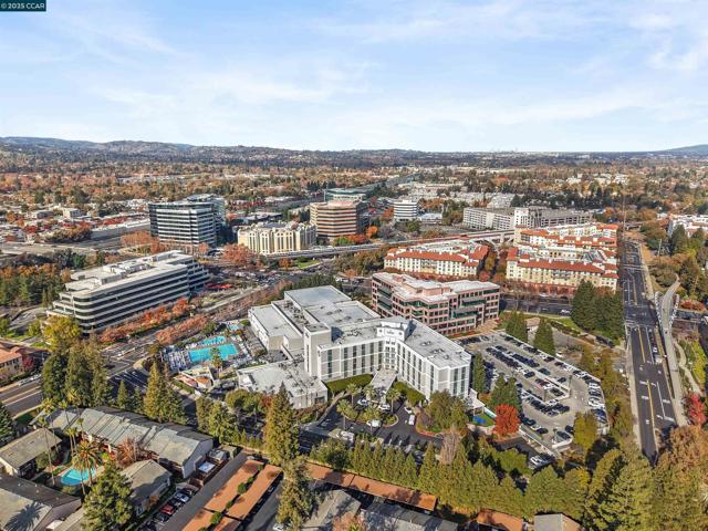 2720 Oak Rd, Walnut Creek CA: https://media.crmls.org/mediaz/c2194f51-f991-4600-9f70-9401d0d22354.jpg