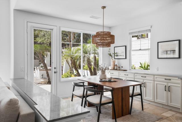 Detail Gallery Image 5 of 38 For 1345 Corvidae St, Carlsbad,  CA 92011 - 3 Beds | 3/1 Baths
