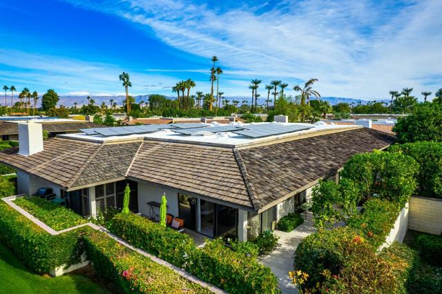 1 Briarcliff Court, Rancho Mirage CA: https://media.crmls.org/mediaz/c219cc3f-b688-4f0b-b427-20786184495f.jpg