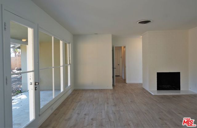 7926 Lasaine Avenue photo 4