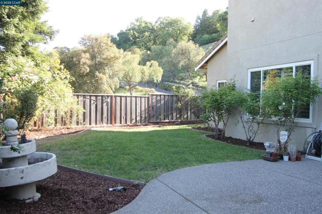 600 Bourne Ct, Danville CA: https://media.crmls.org/mediaz/c21ab521-e1b8-46f0-9497-07ad9e1cea91.jpg