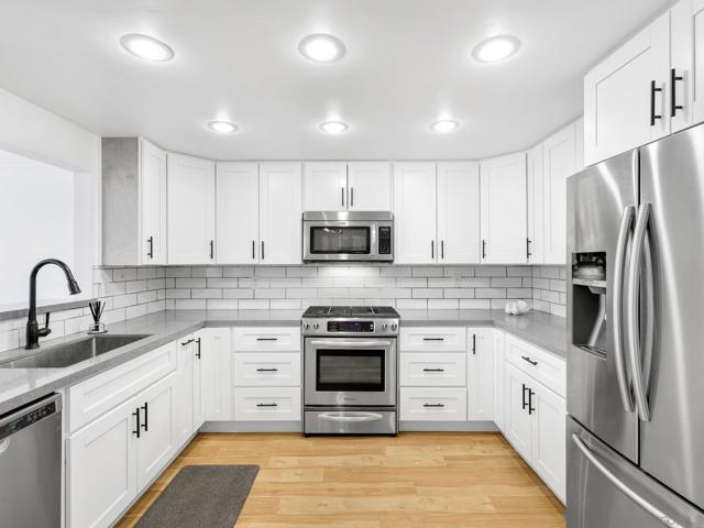 14813 Morningside Dr, Poway CA: https://media.crmls.org/mediaz/c21ae3c6-734f-4af6-a279-0cc462351cfe.jpg