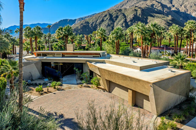 740 N Prescott Drive, Palm Springs CA: https://media.crmls.org/mediaz/c21b8106-1014-44a6-975a-3fff55574b97.jpg