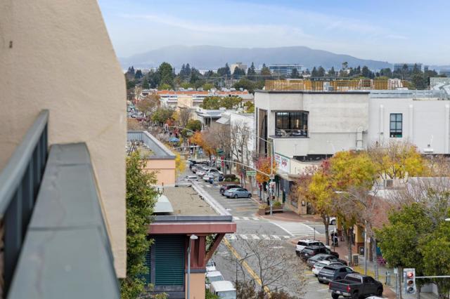 555 Laurel Avenue, San Mateo CA: https://media.crmls.org/mediaz/c21bc355-72a2-4cd4-b7b6-64263ea2d76c.jpg