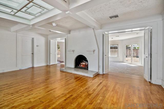 1312 3Rd St, Coronado CA: https://media.crmls.org/mediaz/c21bfd9b-3689-4414-bdce-8d052e7c9845.jpg