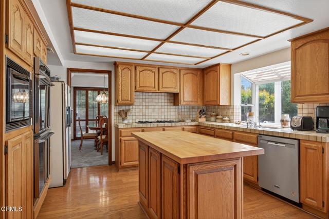 1809 Via Montecito, Camarillo CA: https://media.crmls.org/mediaz/c21c545e-7c8d-4756-9235-79d22e9fe99e.jpg