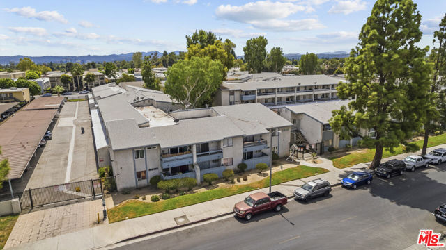 21800 Schoenborn, 225 photo 17