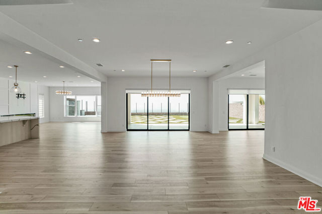 20188 W Marlow Lane, Porter Ranch CA: https://media.crmls.org/mediaz/c21caabf-5832-4ee3-bdf9-930efaf33a04.jpg