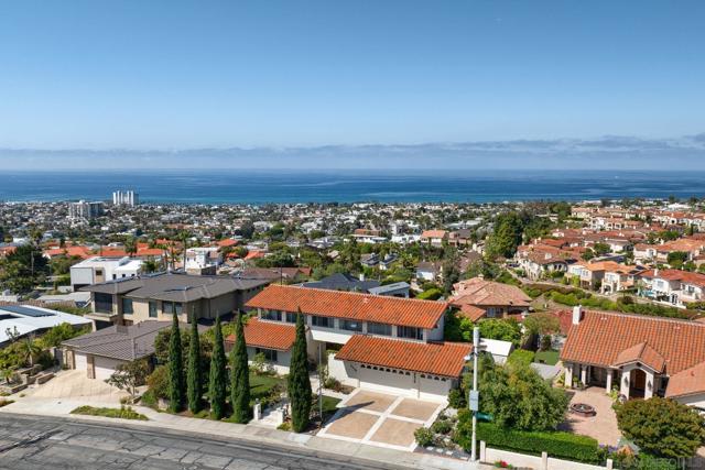 5476 Castle Hills Dr, San Diego CA: https://media.crmls.org/mediaz/c21ceef3-3dce-4014-86ad-19247ef73ca1.jpg