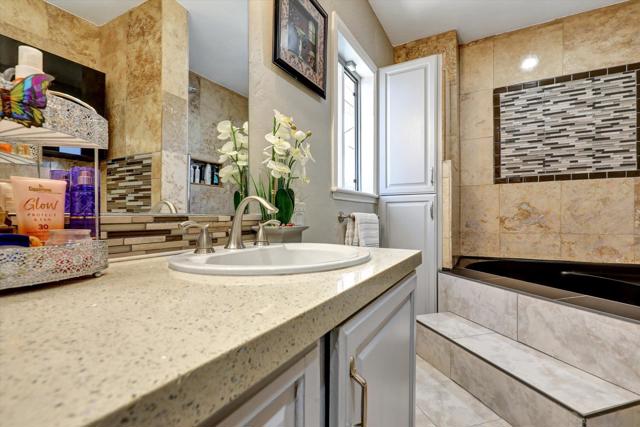 5238 Cervantes Ave, San Diego CA: https://media.crmls.org/mediaz/c21d22f6-3228-4716-b29d-ddd09d097709.jpg
